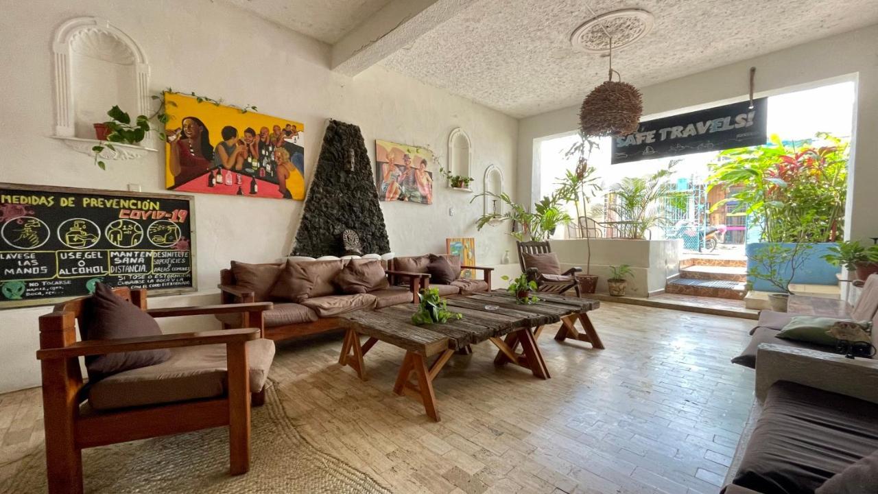 טולום Weary Traveler Hostel מראה חיצוני תמונה