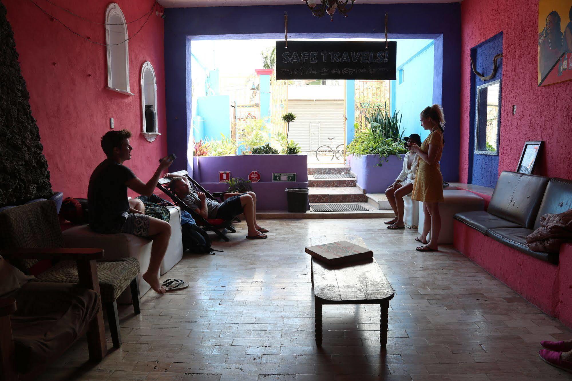 טולום Weary Traveler Hostel מראה חיצוני תמונה